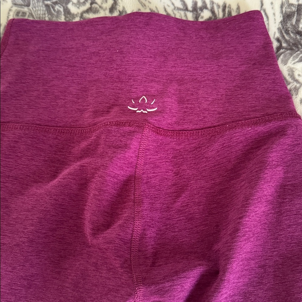 Beyond Yoga Berry Leggings - Picture 5 of 10